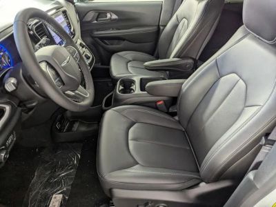 2026 Chrysler Pacifica — photo 10 view
