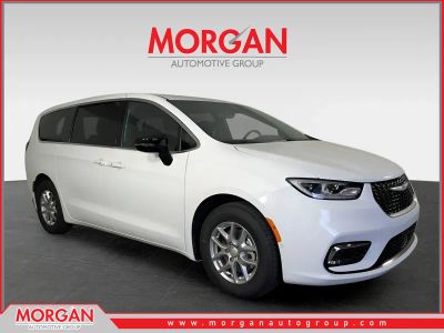 2026 Chrysler Pacifica Select in White — front three-quarter view