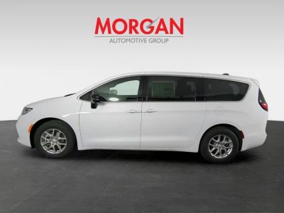2026 Chrysler Pacifica — photo 8 view