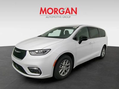 2026 Chrysler Pacifica — photo 9 view