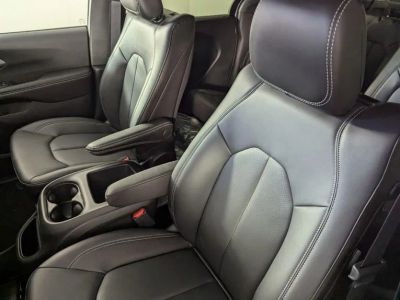2026 Chrysler Pacifica — photo 12 view