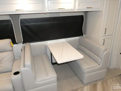 2026 Fleetwood Bounder - Photo 15