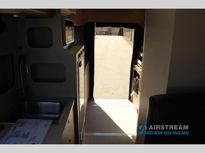 2025 Airstream Rangeline - Photo 17