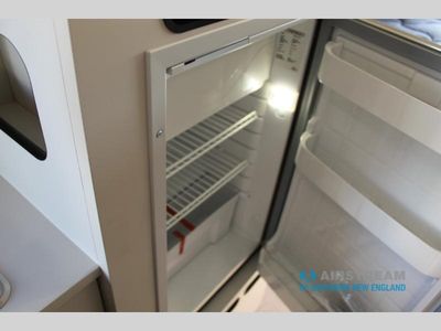 2025 Airstream Rangeline - Photo 36
