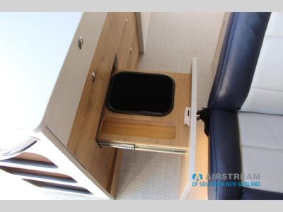 2025 Airstream Rangeline - Photo 34