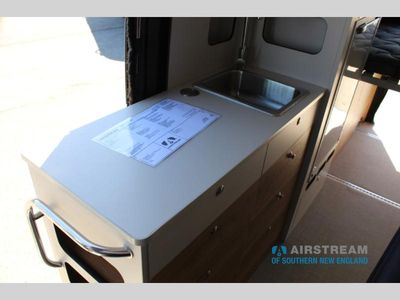 2025 Airstream Rangeline - Photo 32