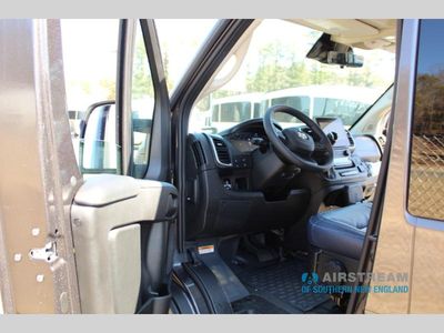 2025 Airstream Rangeline - Photo 9