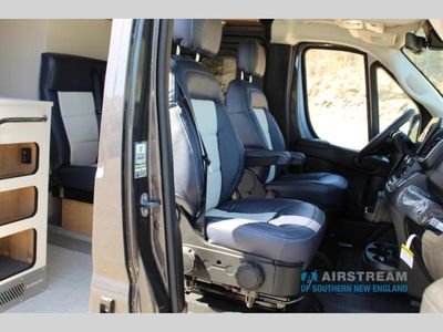 2025 Airstream Rangeline - Photo 8