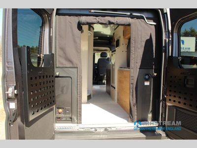 2025 Airstream Rangeline - Photo 18