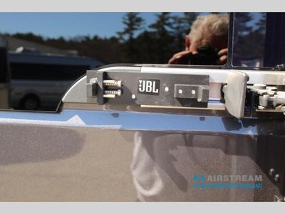 2025 Airstream Rangeline - Photo 19