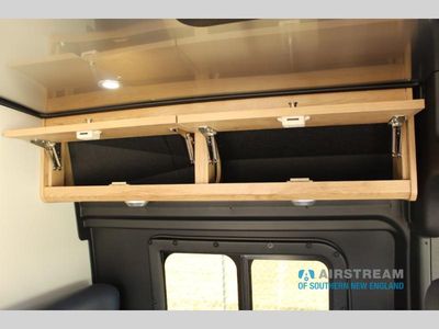 2025 Airstream Rangeline - Photo 28
