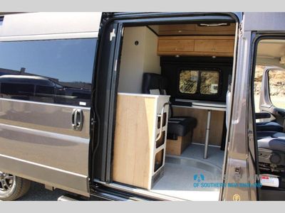 2025 Airstream Rangeline - Photo 23