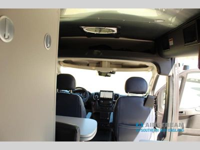 2025 Airstream Rangeline - Photo 24
