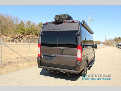 2025 Airstream Rangeline - Photo 5