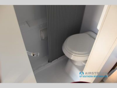 2025 Airstream Rangeline - Photo 43