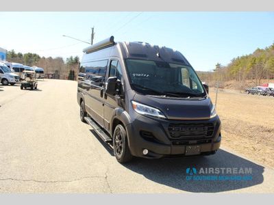 2025 Airstream Rangeline - Photo 2