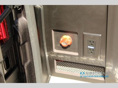 2025 Airstream Rangeline - Photo 47