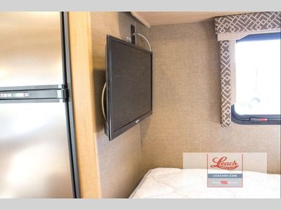 2018 Four Winds Sprinter 24WS — photo 23 view