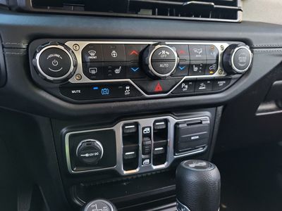 2025 Jeep Wrangler 4xe - Photo 25