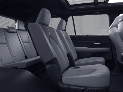 2026 Toyota Grand Highlander Hybrid - Photo 2