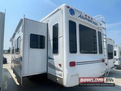 2006 Alumascape 32SKD — rear three-quarter view