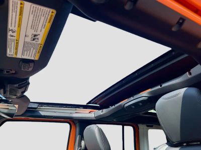 2025 Jeep Wrangler — photo 20 view