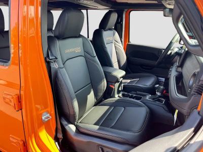2025 Jeep Wrangler — photo 26 view