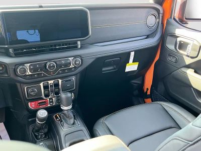 2025 Jeep Wrangler — photo 22 view