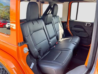 2025 Jeep Wrangler — photo 25 view