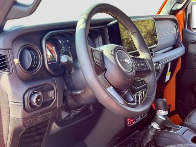 2025 Jeep Wrangler — photo 9 view