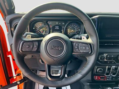 2025 Jeep Wrangler — photo 11 view