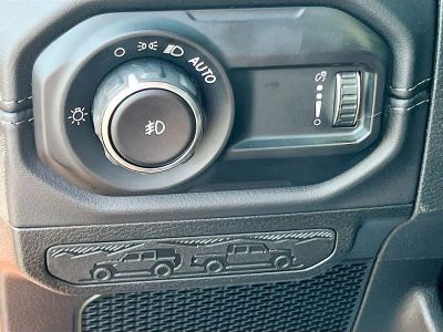 2025 Jeep Wrangler — photo 10 view
