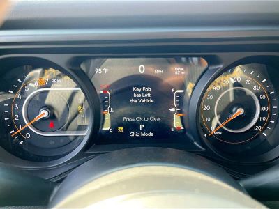 2025 Jeep Wrangler — photo 12 view