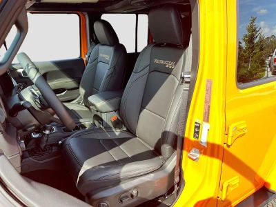 2025 Jeep Wrangler — photo 19 view