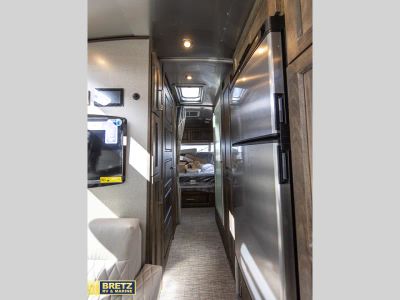 2026 Airstream Classic - Photo 17