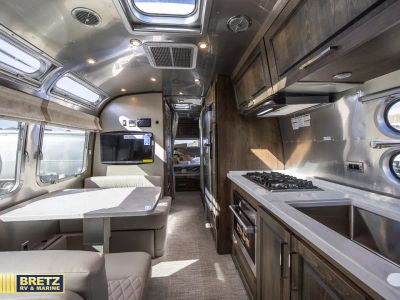 2026 Airstream Classic - Photo 20