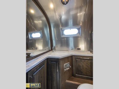 2026 Airstream Classic - Photo 24