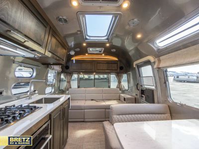 2026 Airstream Classic - Photo 22