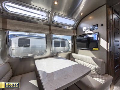 2026 Airstream Classic - Photo 16