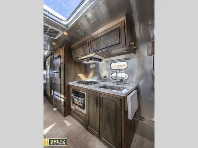 2026 Airstream Classic - Photo 19