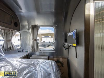 2026 Airstream Classic - Photo 12