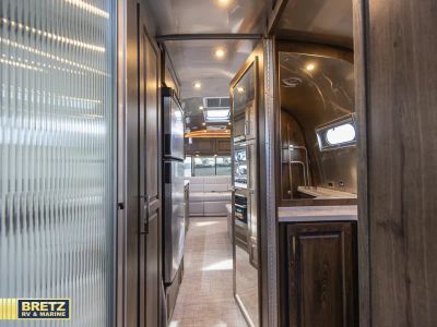 2026 Airstream Classic - Photo 21
