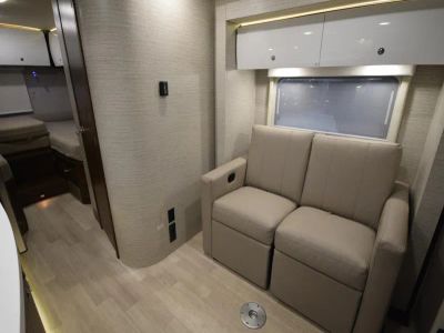 2023 Winnebago VIEW - Photo 13