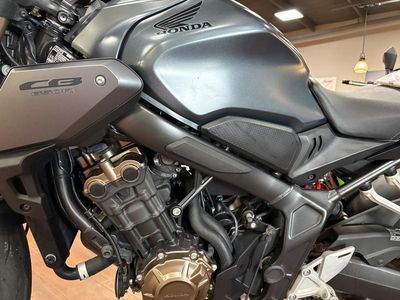 2023 Honda CB650R — photo 7 view