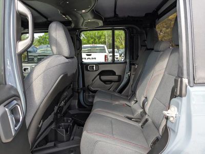 2026 Jeep Gladiator — photo 13 view
