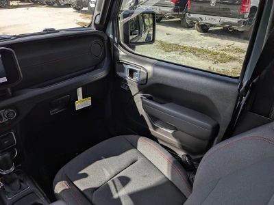 2026 Jeep Gladiator — photo 17 view