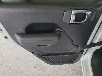 2026 Jeep Wrangler — photo 13 view