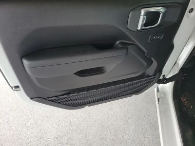 2026 Jeep Wrangler — photo 14 view
