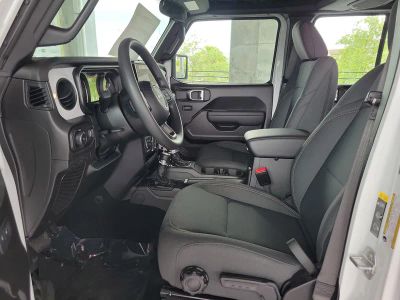 2026 Jeep Wrangler — photo 17 view