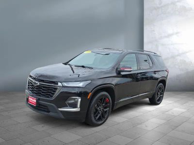 2022 Chevrolet Traverse — front three-quarter view